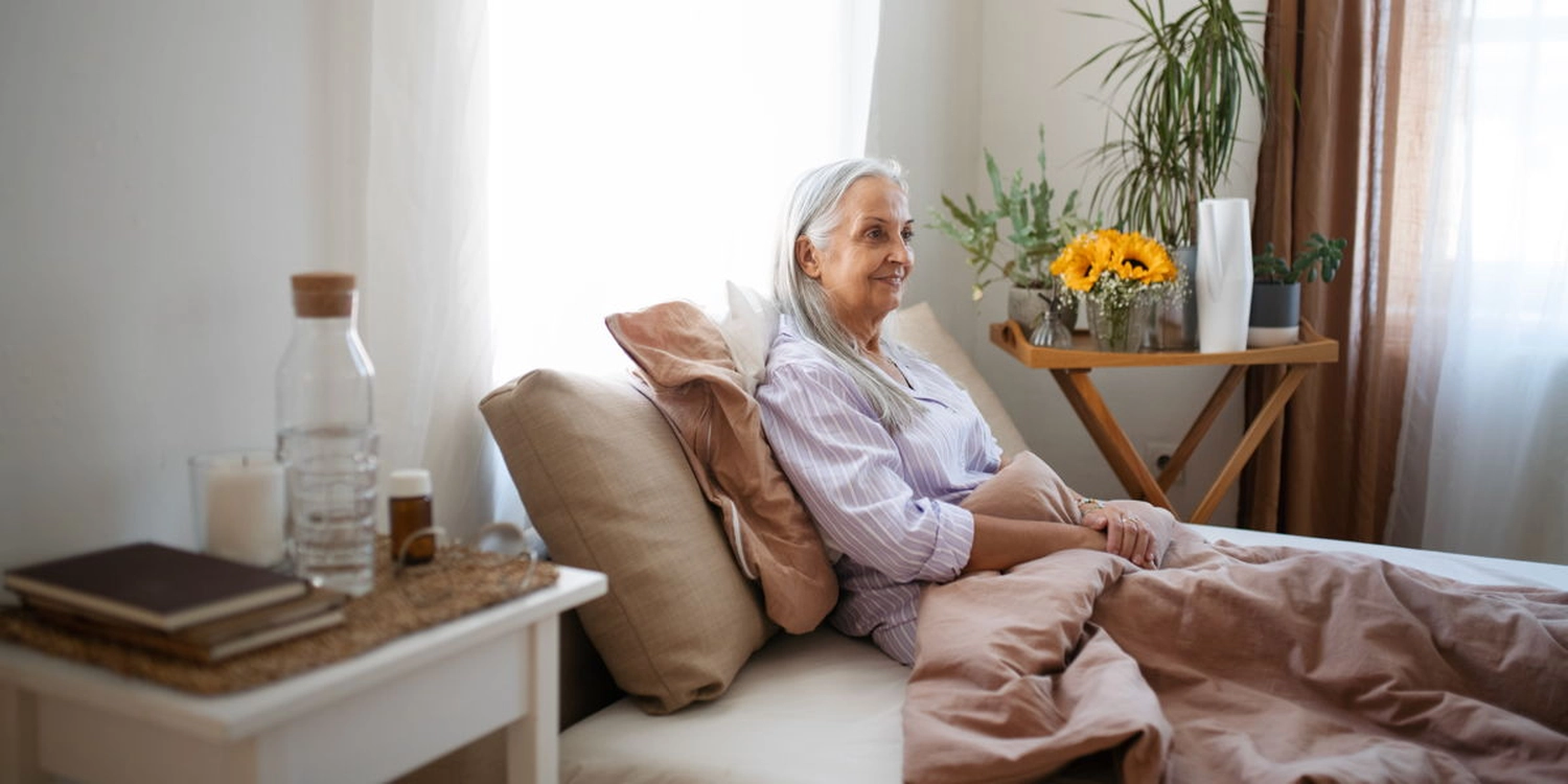 Eine bettlägrige ältere Dame.